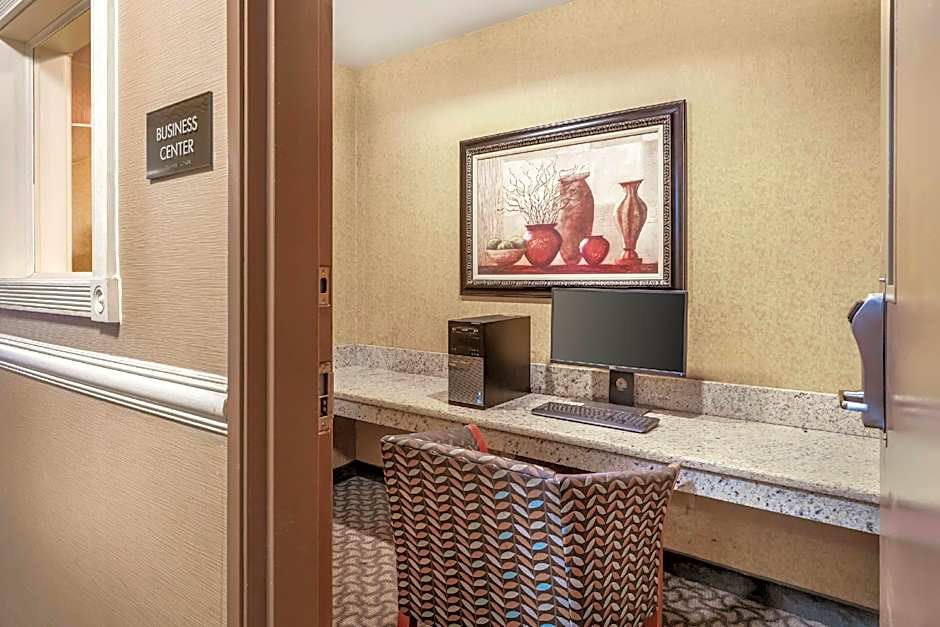 Quality Inn & Suites Ann Arbor Hwy 23
