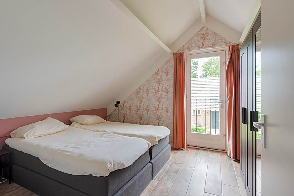 Het Huys Ewijk mooi luxe en een laadpaal