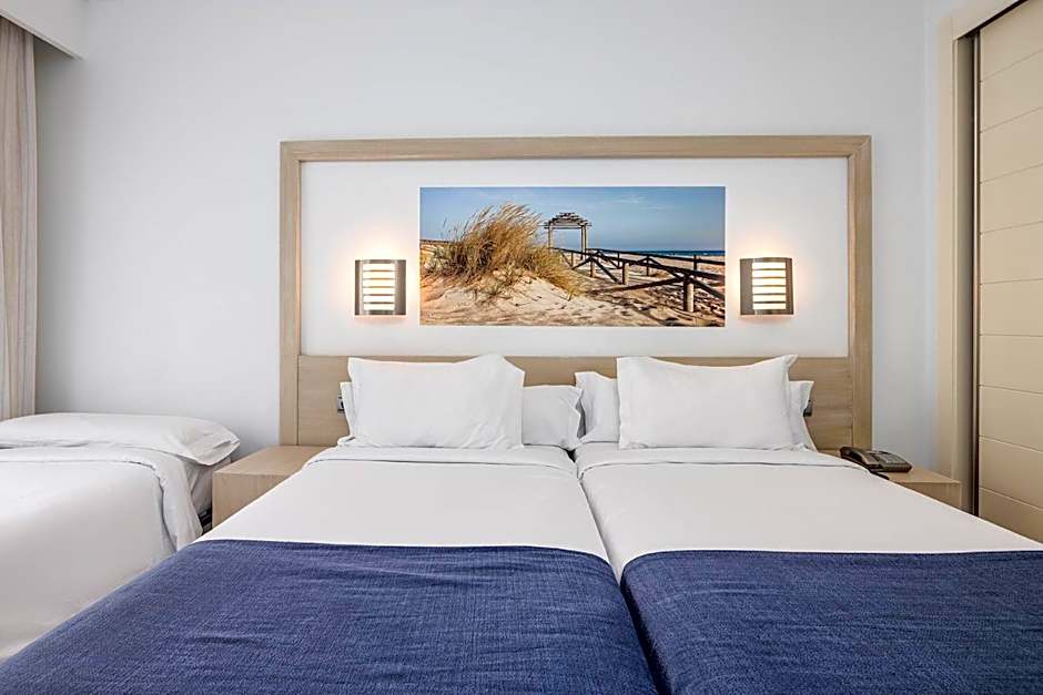 Photo 1 of 5 of Triple Room
