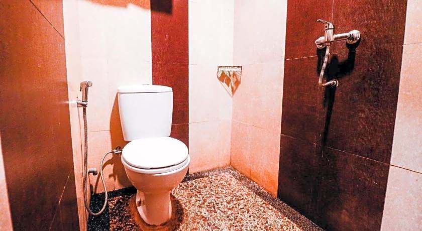 RedDoorz Plus near Sultan Hasanuddin Airport