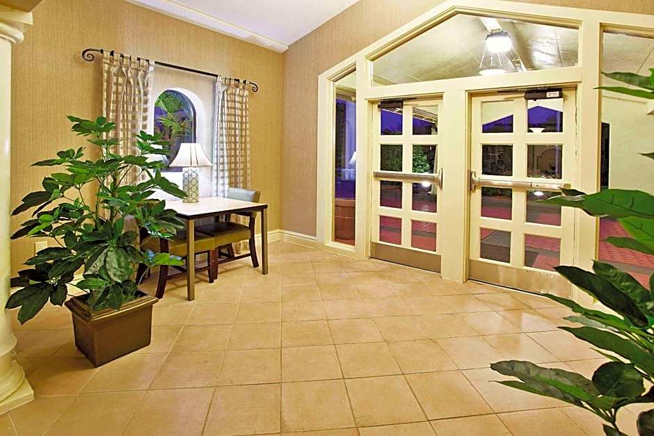 Howard Johnson by Wyndham Columbus Fort Benning