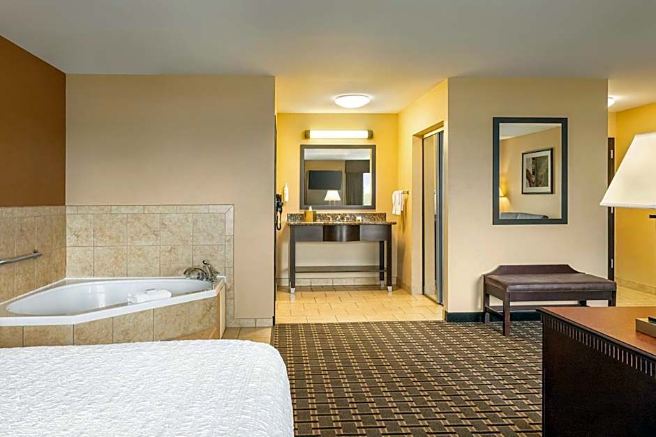 Hampton Inn By Hilton & Suites Pine Bluff