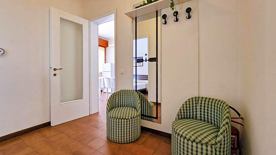 Bright flat in residence with pool - Beahost