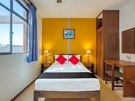 Triple Family Room without Air Conditioning