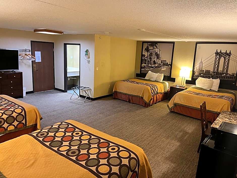 Super 8 by Wyndham Wichita North