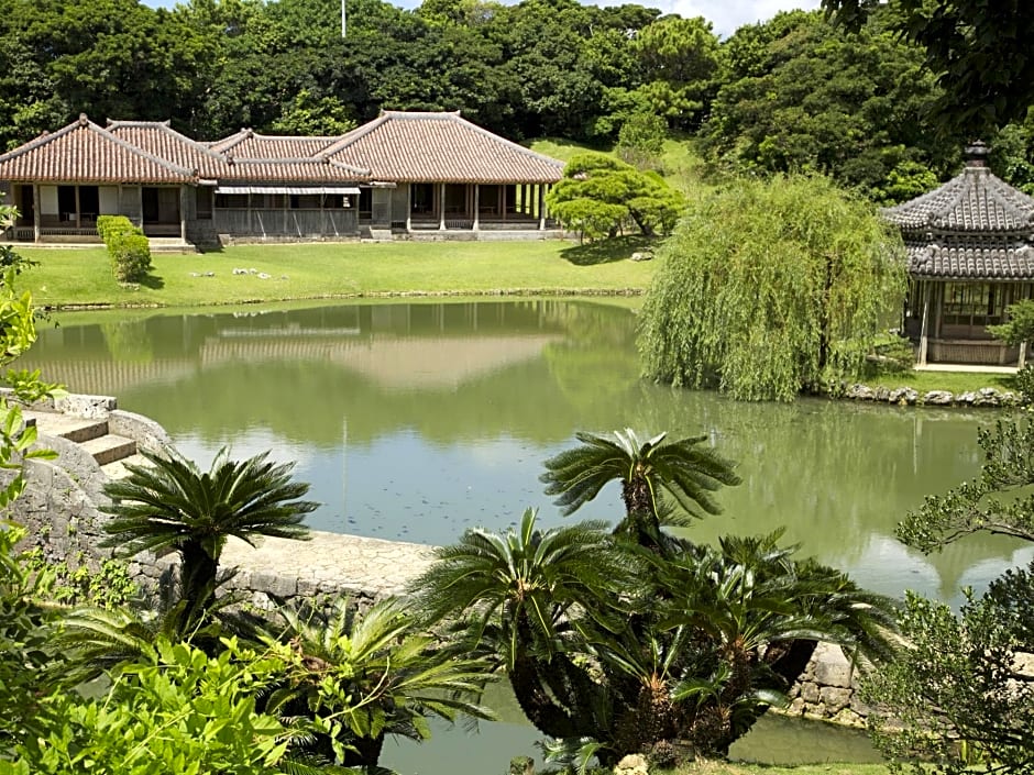 Okinawa Kariyushi Lch Izumizaki Kenchomae Hotel