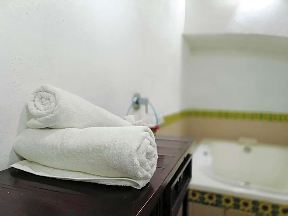 HOTEL BACANTES
