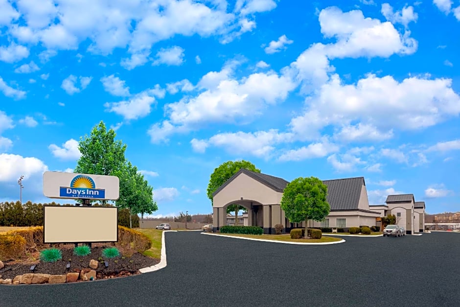 Days Inn by Wyndham Austintown