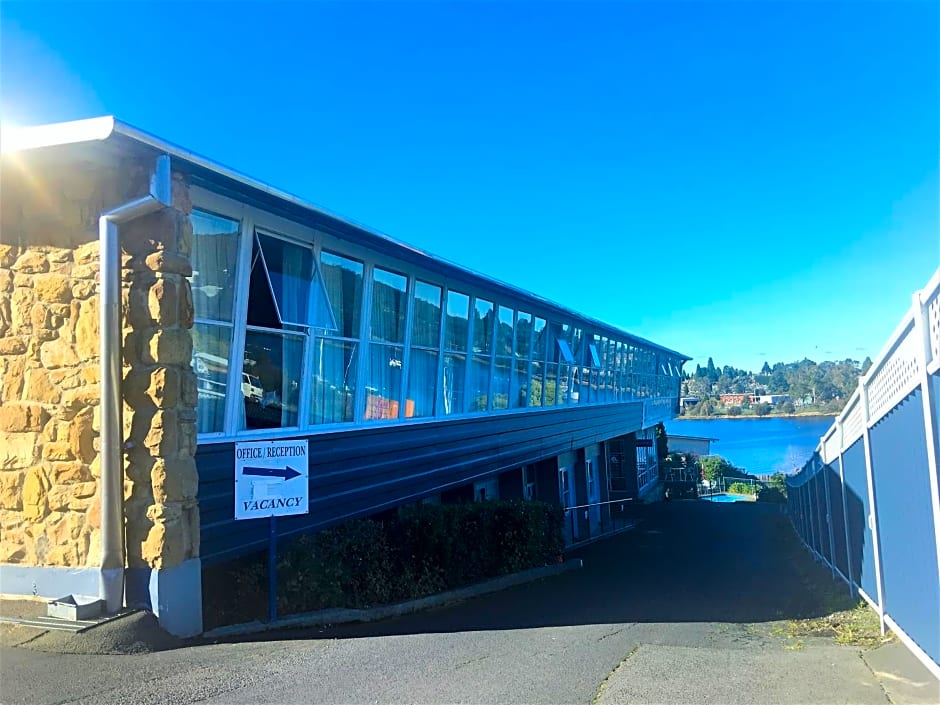 Waterfront Lodge Motel