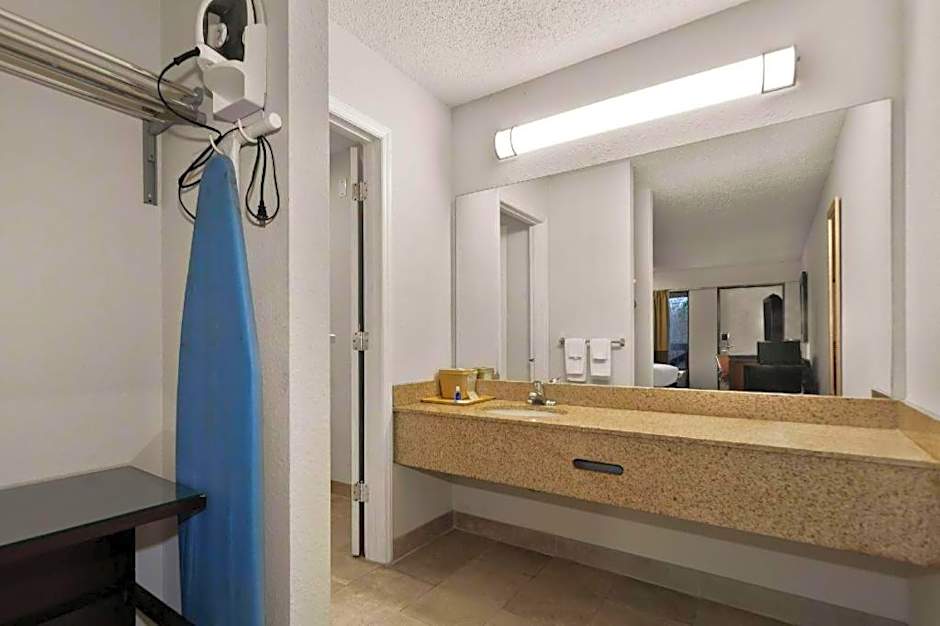 Rodeway Inn Lumberton Central