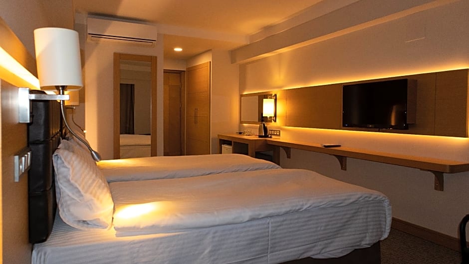LOTUS PARK HOTEL