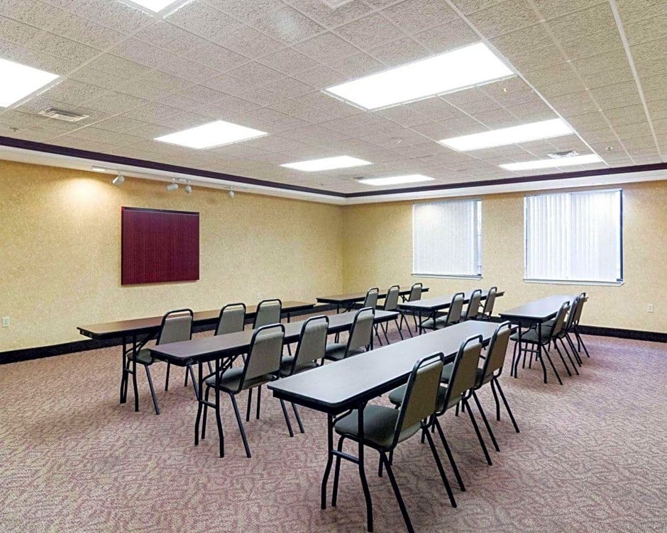 Quality Suites Midland