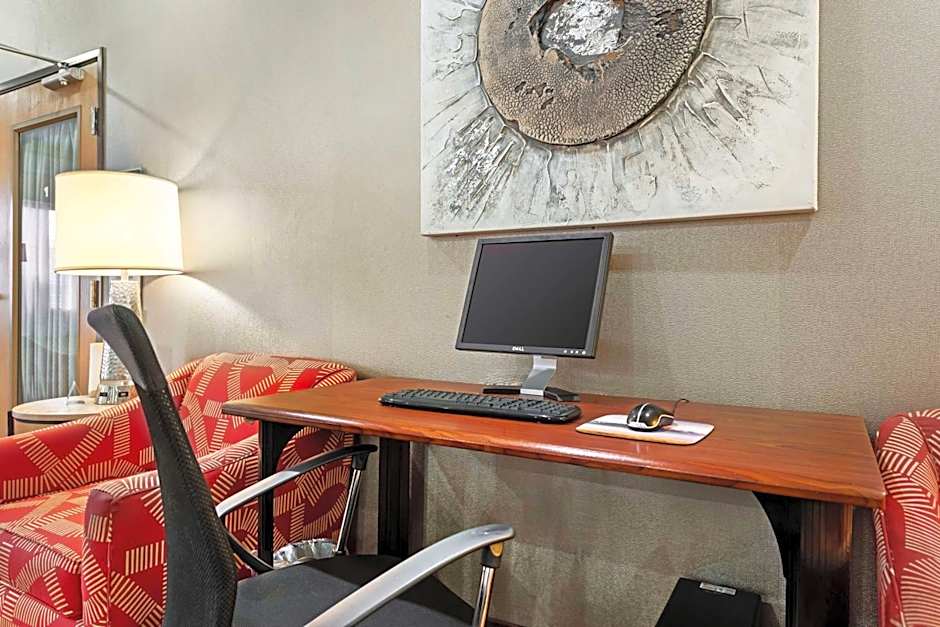 Best Western Plus Eagleridge Inn & Suites