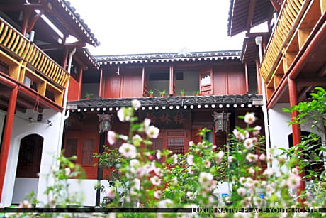 Shaoxing Laotaimen Luxun Native Place Youth Hostel