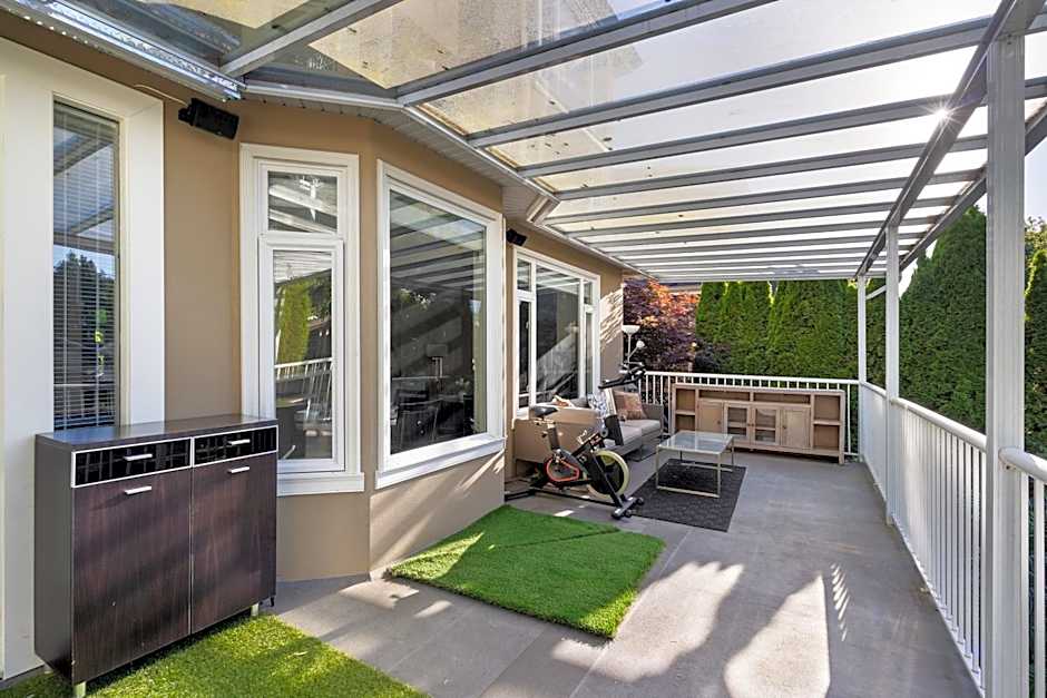 Luxurious Multi-Family Home in Vancouver West, 10 Mins Downtown