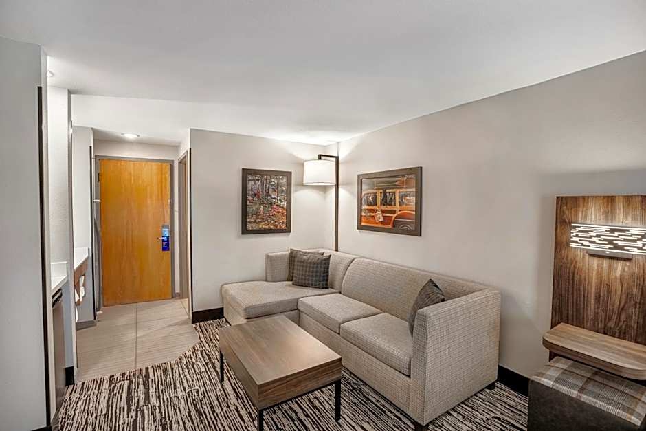 Holiday Inn Express & Suites Hayward By IHG