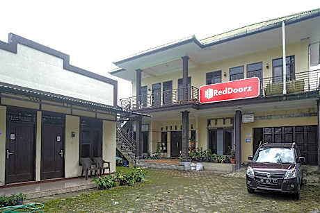 RedDoorz Syariah near Gardu Pandang Dieng