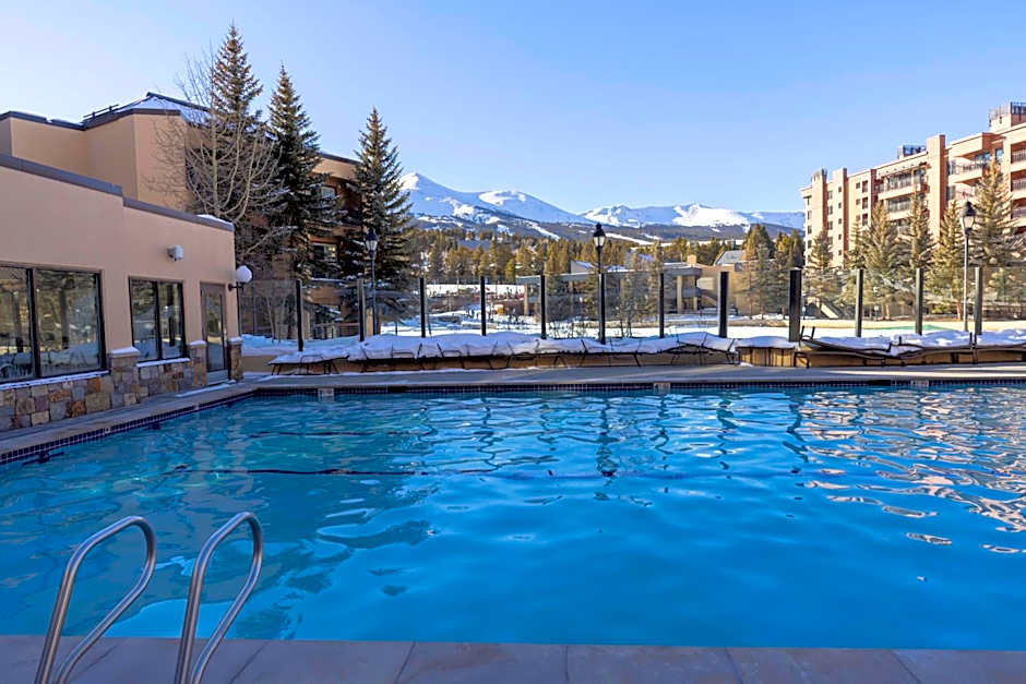 NEW! Marriott Slope View Ski & Summer Luxury Studio Sleeps 4 Full kitchen, Amenities & Paid Parking