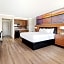 Days Inn & Suites by Wyndham Roseville/Detroit Area