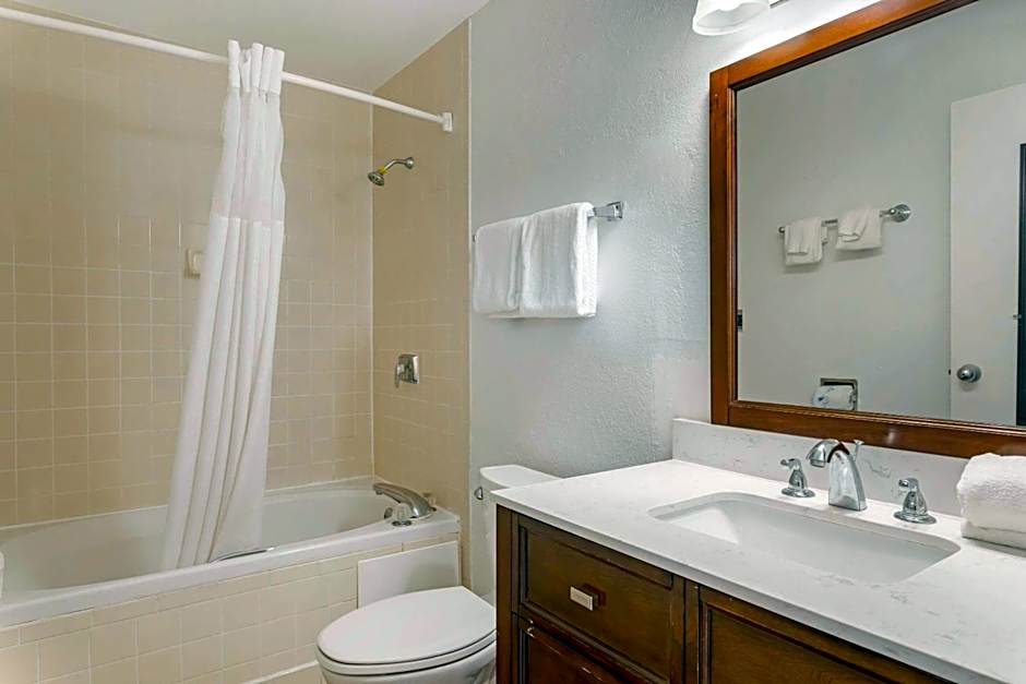 Quality Inn & Suites St Augustine Beach Area