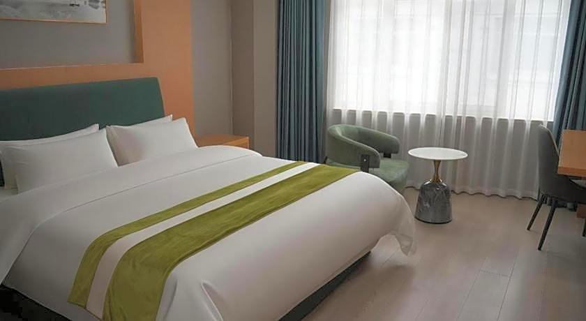 Green Tree Inn Taicang Baolong Square Hotel