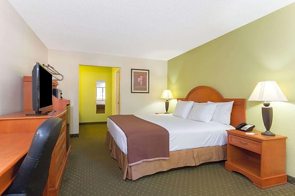 Howard Johnson by Wyndham Tallahassee