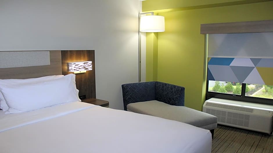 Holiday Inn Express Hotel & Suites Hope Mills-Fayetteville Airport By IHG