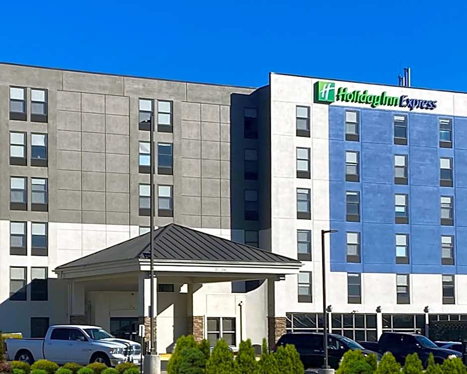 Holiday Inn Express & Suites Central Omaha By IHG