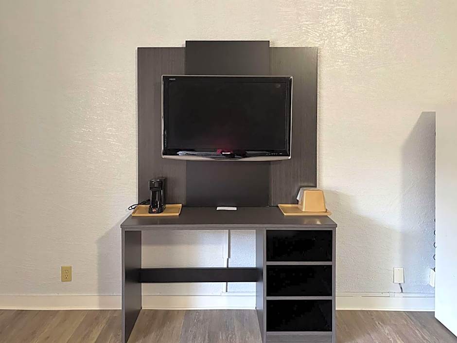 La Casa Inn and Suites