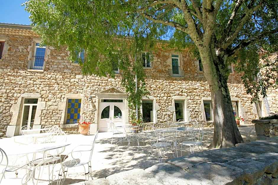 Logis Hôtel Restaurant Le Domaine de l'Eau Vive