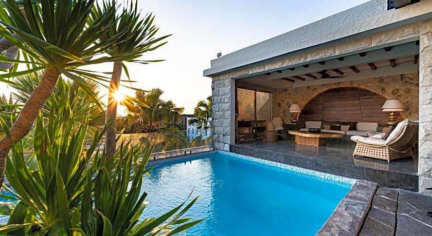 TS SUITES Seminyak Bali
