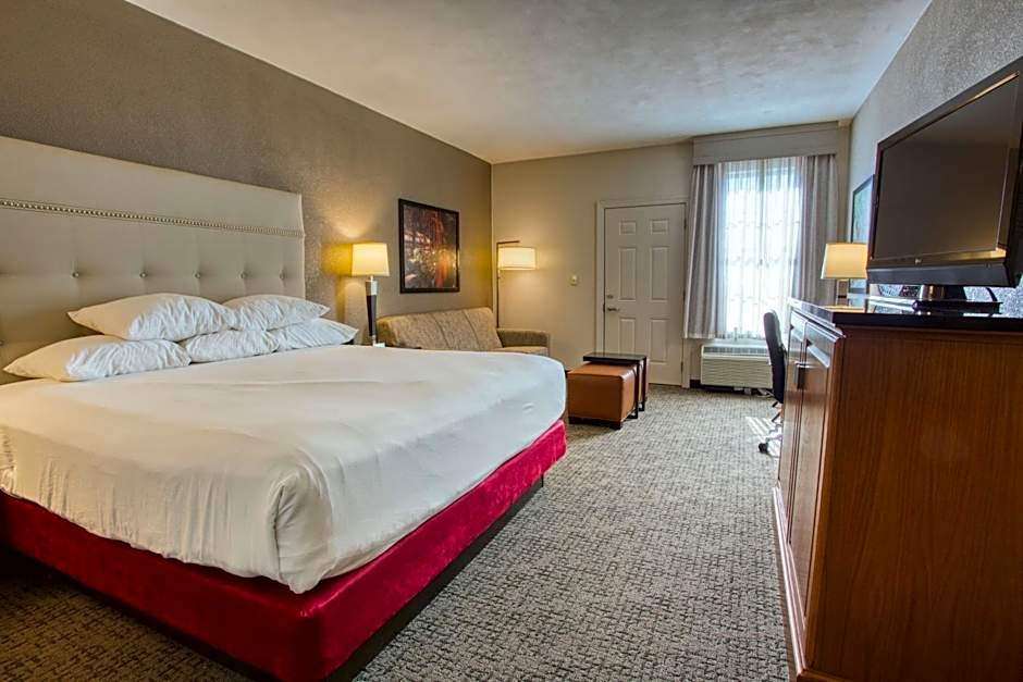 Drury Inn & Suites Near La Cantera