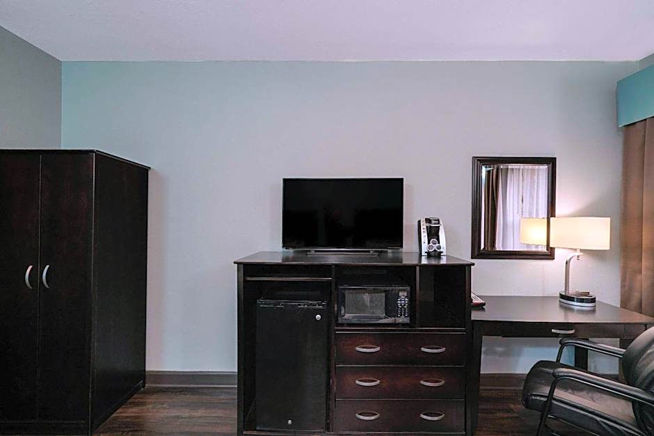 La Quinta Inn & Suites by Wyndham Knoxville East