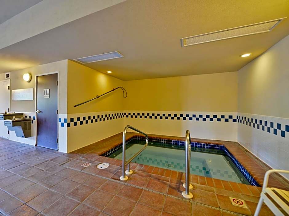 Clubhouse Inn