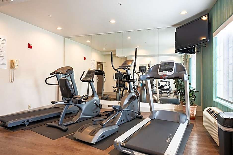 Holiday Inn Express Hotel & Suites Evanston By IHG