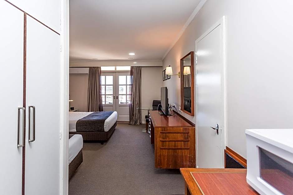 Country Comfort Amity Motel