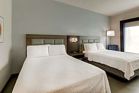 2 Queen Beds Standard Comm Accessible