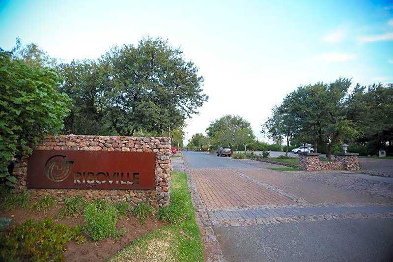 Riboville Boutique Hotel And Restaurant