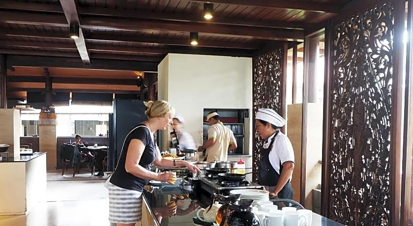 Grand Balisani Suites Hotel