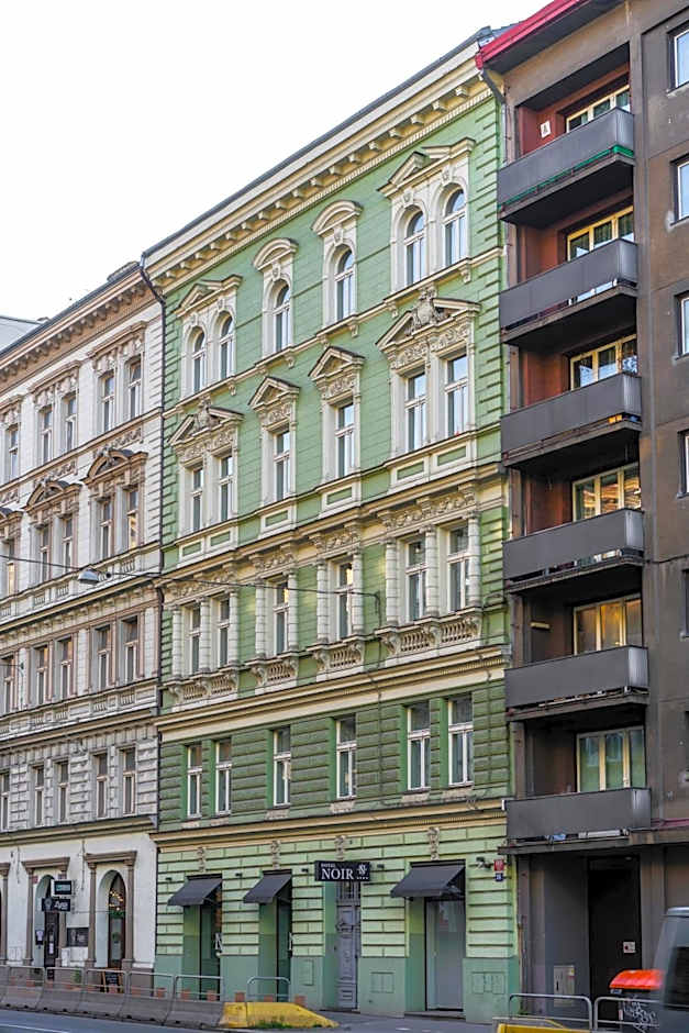 Hotel Noir