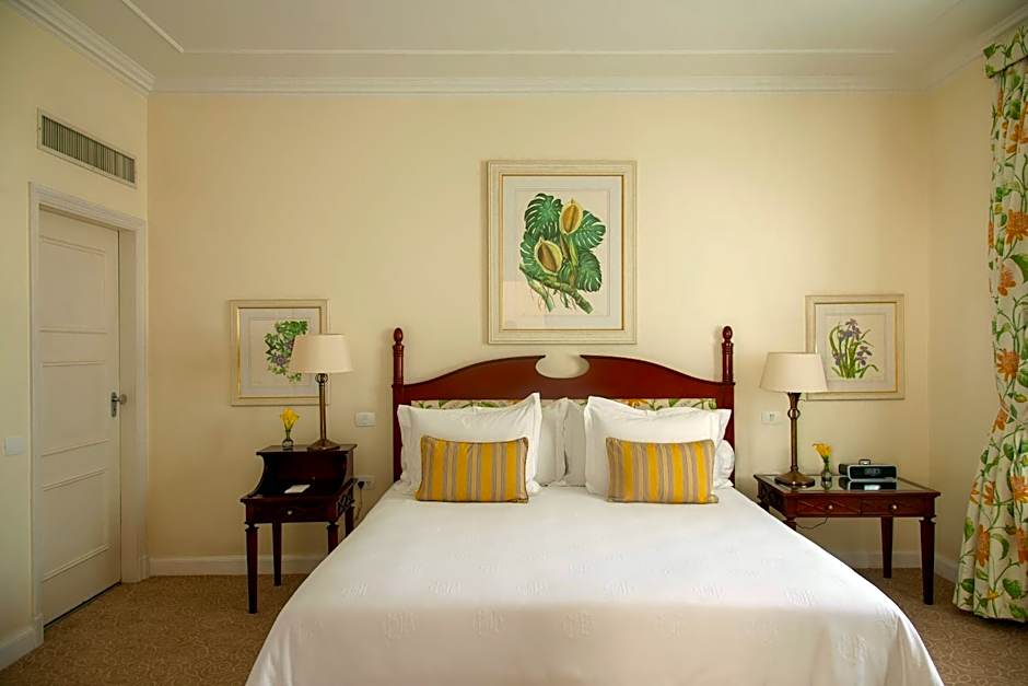 Photo 1 of 6 of 1 Bedroom Suite, Pool View