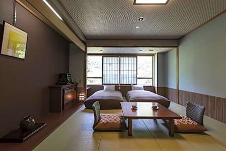 Japanese-Style Deluxe Room with Bed-5th Floor - Non-Smoking