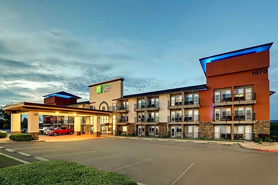Holiday Inn Express Hotel & Suites Branson 76 Central By IHG