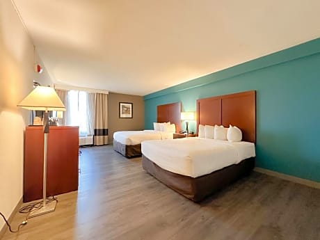Queen Room with Two Queen Beds and Roll In Shower - Accessible