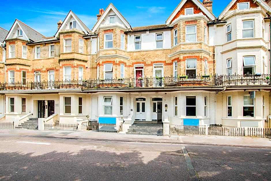 OYO The Lodge Bournemouth