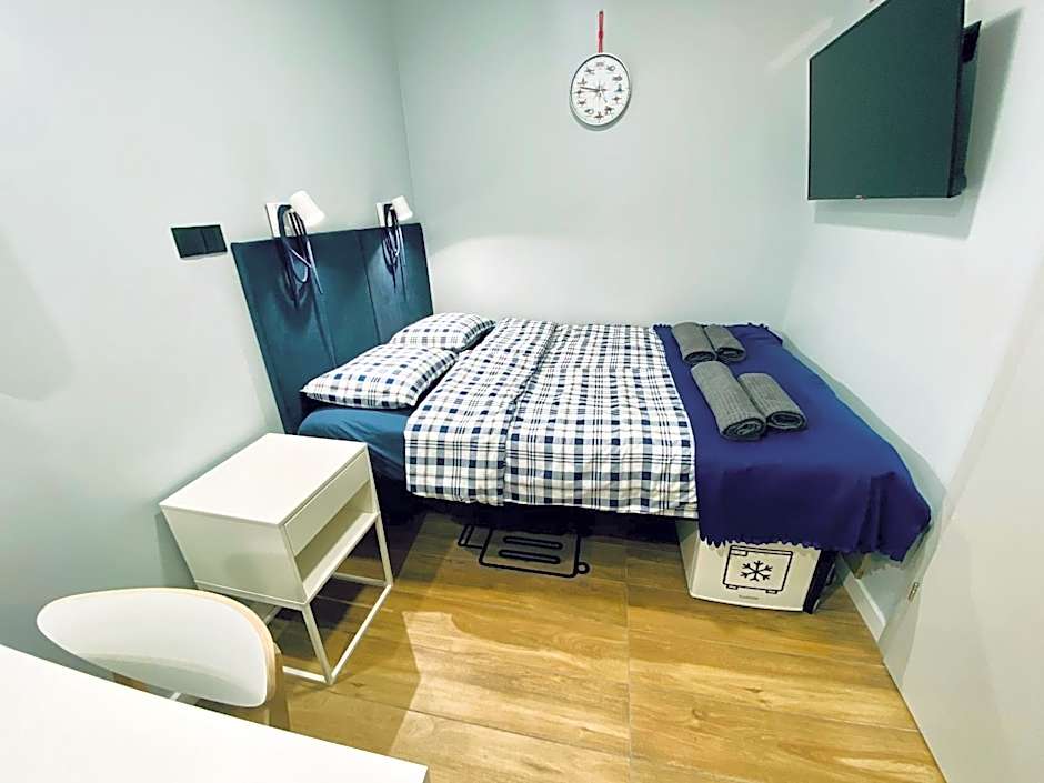 Thruster - Rooms, Kitchen, Chill-Out Zone-Netflix, Lobby-Netflix