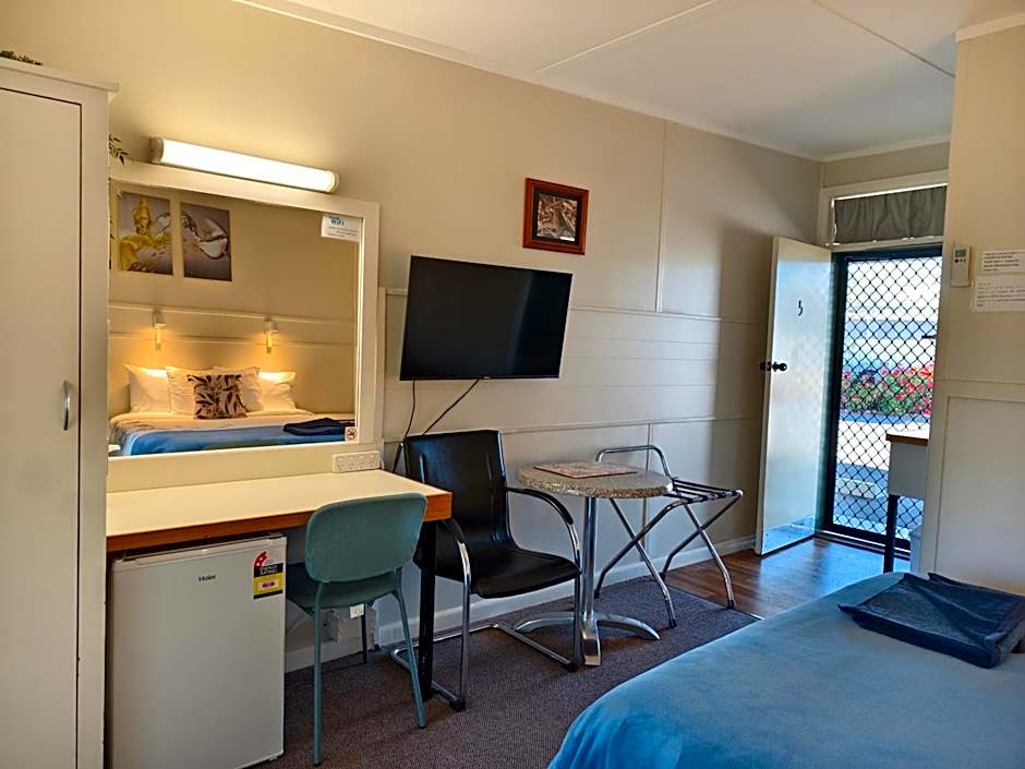 Donald Riverside Motel