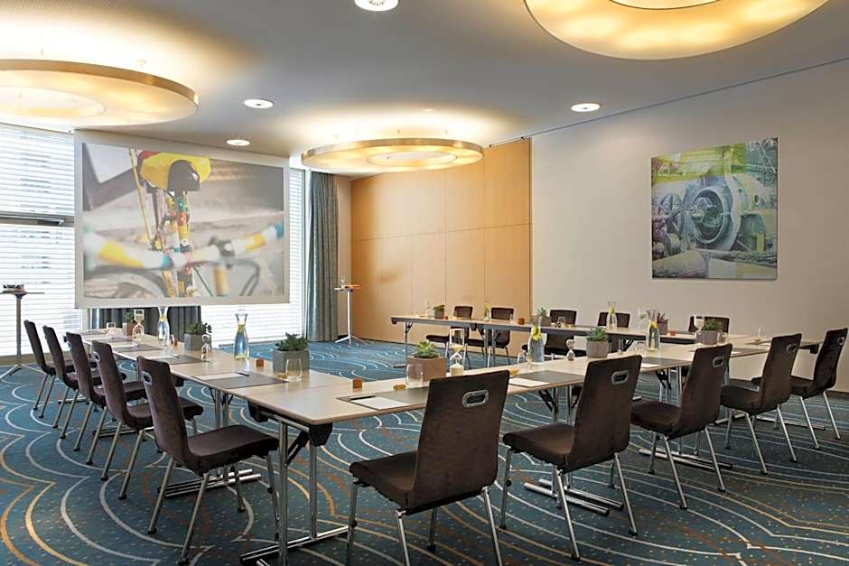 Renaissance by Marriott Zurich Tower Hotel