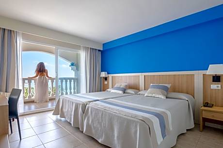 Twin Room with Sea View (3 Adults + 1 Child)