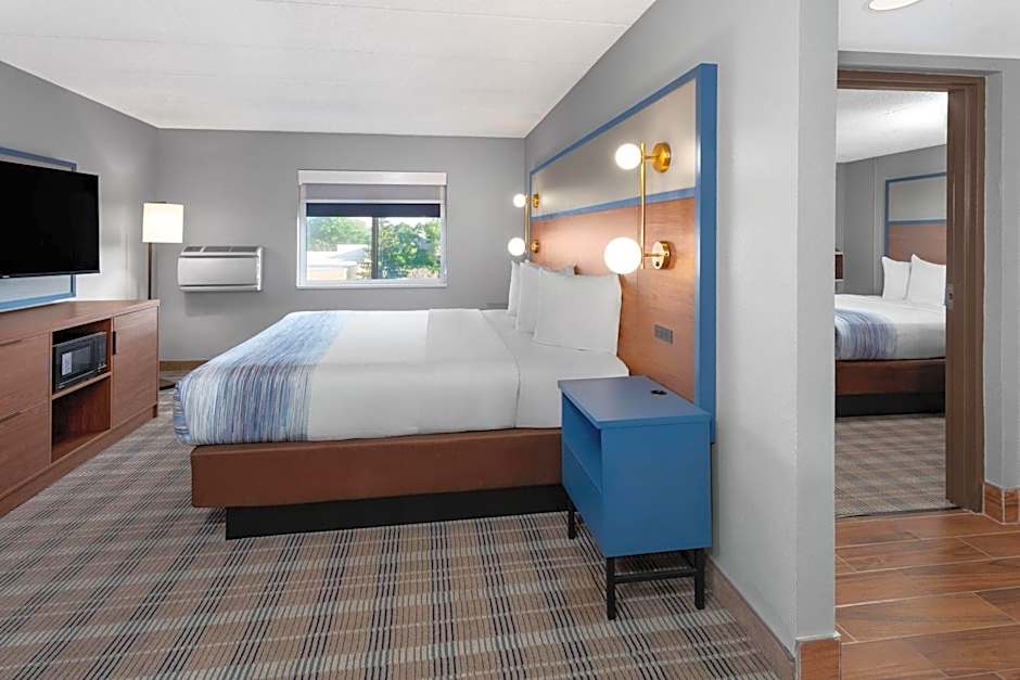 AmericInn & Suites by Wyndham Baraboo Event Center